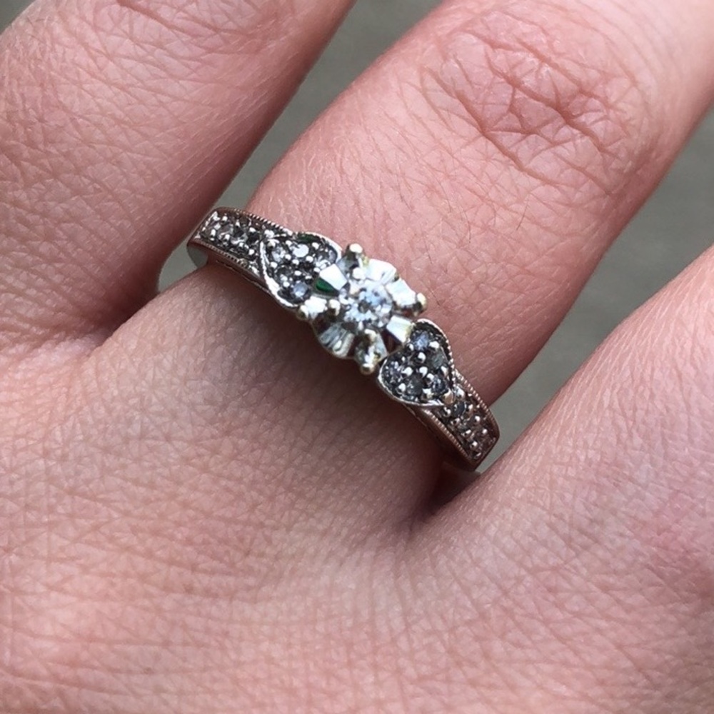 10k white gold .28 CTTW diamond engagement ring - Picture 11 of 16